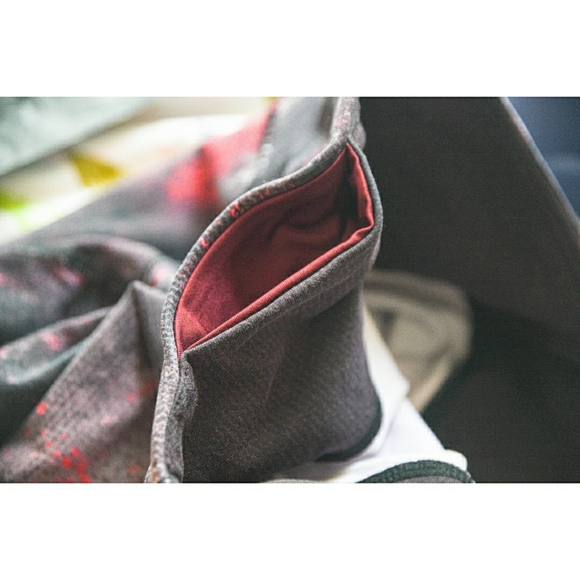 Alo Yoga Ruby Red Smoke Leggings - Picture 7 of 7